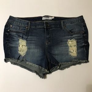 Torrid distressed with lace denim shorts NWOT